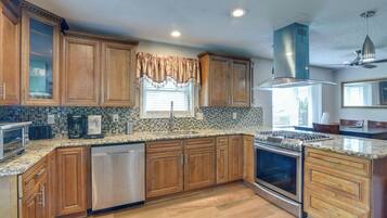 House (4 Bedrooms) | Interior