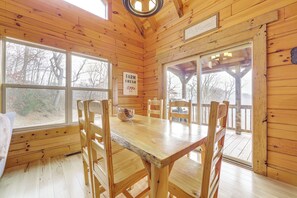 Interior - Elevated Cabin Bordering Smoky Mountain Nat'l Park (Bryson City)