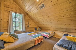 House (3 Bedrooms) | Interior - Cabin w/ Hot Tub & Games, 4 Mi to Beavers Bend! (Broken Bow)