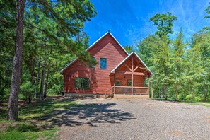 Interior - Cabin w/ Hot Tub & Games, 4 Mi to Beavers Bend! (Broken Bow)