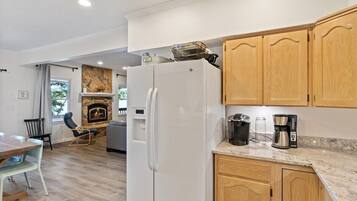 House (6 Bedrooms) | Interior