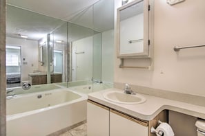 Apartment (2 Bedrooms) | Interior - Steps to Shore: Gem w/ Pool in Ocean City (Ocean City)