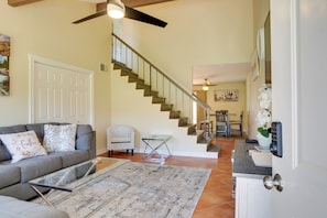 Apartment (3 Bedrooms) | Interior - Townhome w/ Pool Access, Near Dtwn Palm Springs! (Palm Springs)