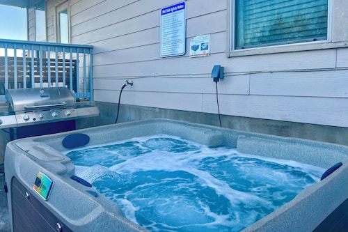 San Antonio Abode Near Golf, Shops + Dining!