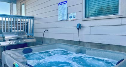 San Antonio Abode Near Golf, Shops + Dining!