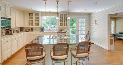 Pool, Hot Tub & Outdoor Theater: Franklin Retreat