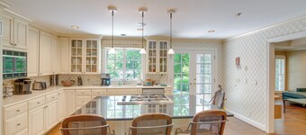 Pool, Hot Tub & Outdoor Theater: Franklin Retreat