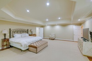 House (6 Bedrooms) | Interior