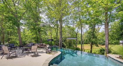 Pool, Hot Tub & Outdoor Theater: Franklin Retreat