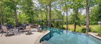 Pool, Hot Tub & Outdoor Theater: Franklin Retreat