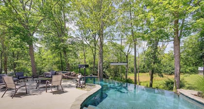 Pool, Hot Tub & Outdoor Theater: Franklin Retreat