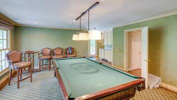 House (6 Bedrooms) | Interior