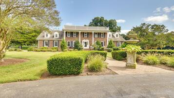 House (6 Bedrooms) | Interior