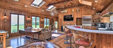 House (6 Bedrooms) | Interior