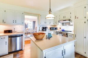 House (6 Bedrooms) | Interior