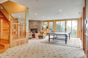 House (6 Bedrooms) | Interior