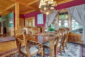 House (6 Bedrooms) | Interior