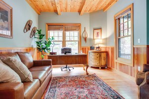 House (6 Bedrooms) | Interior