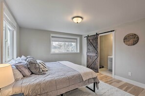 House (3 Bedrooms) | Interior - Family-friendly Redmond Getaway: Walk to Dtwn (Redmond)