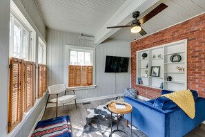 Living area - Colorful Hot Springs Home - 1 Mile to Downtown! (Hot Springs)