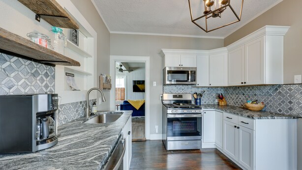 Microwave, oven, stovetop, dishwasher - Colorful Hot Springs Home - 1 Mile to Downtown! (Hot Springs)