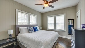 4 bedrooms, iron/ironing board, bed sheets - Colorful Hot Springs Home - 1 Mile to Downtown! (Hot Springs)