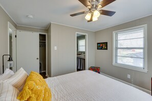 4 bedrooms, iron/ironing board, bed sheets