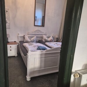 1 bedroom, iron/ironing board, travel cot, free WiFi