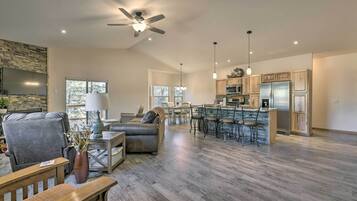 House (3 Bedrooms) | Interior