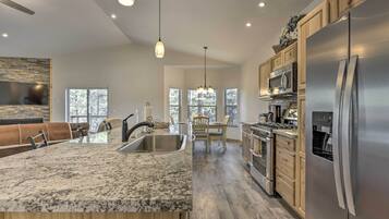 House (3 Bedrooms) | Interior