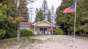 Cottage (3 Bedrooms) | Front of property