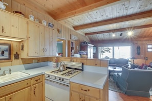 Interior - Cozy Baileys Harbor Cottage on Lake Michigan! (Baileys Harbor)