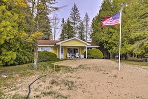 Cottage (3 Bedrooms) | Depan hartanah