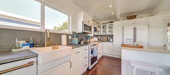 Sun-soaked Sandy Point Haven w/ Beach Access!