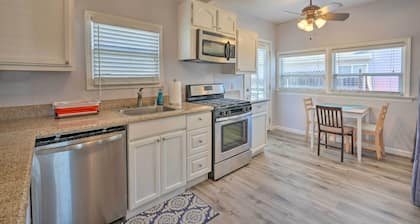 Pet-friendly Sacramento Home ~ 5 to Downtown!