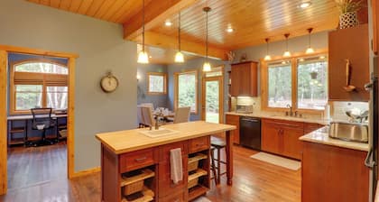 Enchanting Glacier Park Getaway by Flathead Lake!