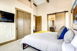 Apartment (4 Bedrooms) | 4 bedrooms, iron/ironing board, free cribs/infant beds, bed sheets - Winter Park Vacation Rental ~ 4 Mi to Slopes (Winter Park)