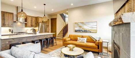 Apartment (4 Bedrooms) | Living area | TV, fireplace