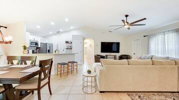 House (3 Bedrooms) | Interior