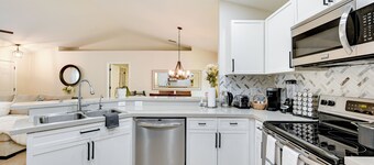 拿坡里寵物友善度假租賃房 w/ 火坑!