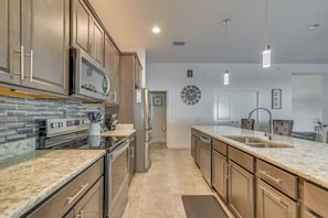 House (4 Bedrooms) | Interior - Pool & Resort Landscaping: Bright Oxford Getaway (Oxford)