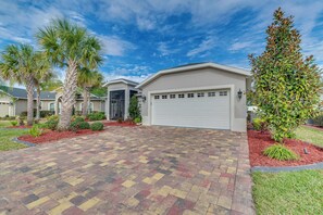 House (4 Bedrooms) | Interior - Pool & Resort Landscaping: Bright Oxford Getaway (Oxford)