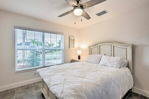 House (4 Bedrooms) | Interior - Pool & Resort Landscaping: Bright Oxford Getaway (Oxford)