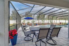 House (4 Bedrooms) | Interior - Pool & Resort Landscaping: Bright Oxford Getaway (Oxford)