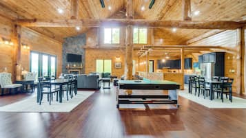 House (4 Bedrooms) | Interior