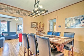 Dining - Colorado Springs Dwelling, Walk to Downtown! (Colorado Springs)