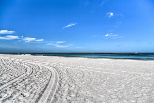 Indian Rocks Beach Unit - Steps From the Shoreline