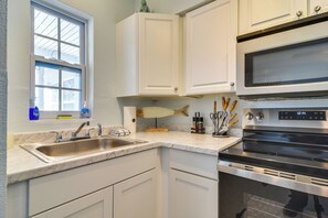 Apartment (1 Bedroom) | Interior - Indian Rocks Beach Unit - Steps From the Shoreline (Indian Rocks Beach)