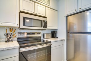 Apartment (1 Bedroom) | Interior - Indian Rocks Beach Unit - Steps From the Shoreline (Indian Rocks Beach)