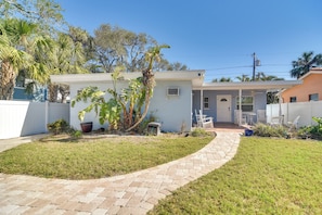 Interior - Indian Rocks Beach Unit - Steps From the Shoreline (Indian Rocks Beach)